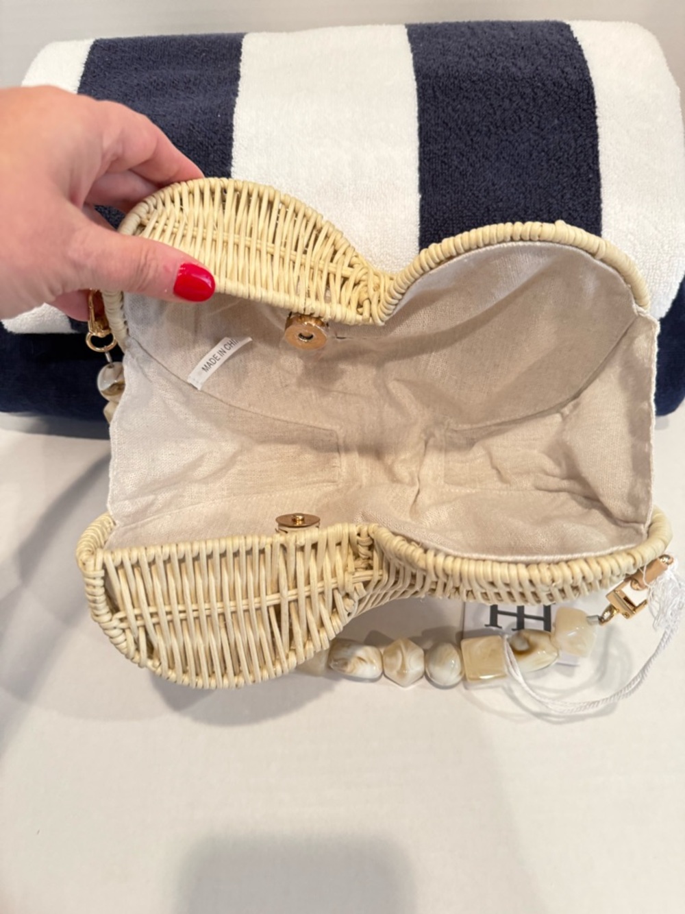 NEW Haute Hippie Conch Nautilus Cream Wicker with Pearl Beaded Handle - Picture 5 of 7